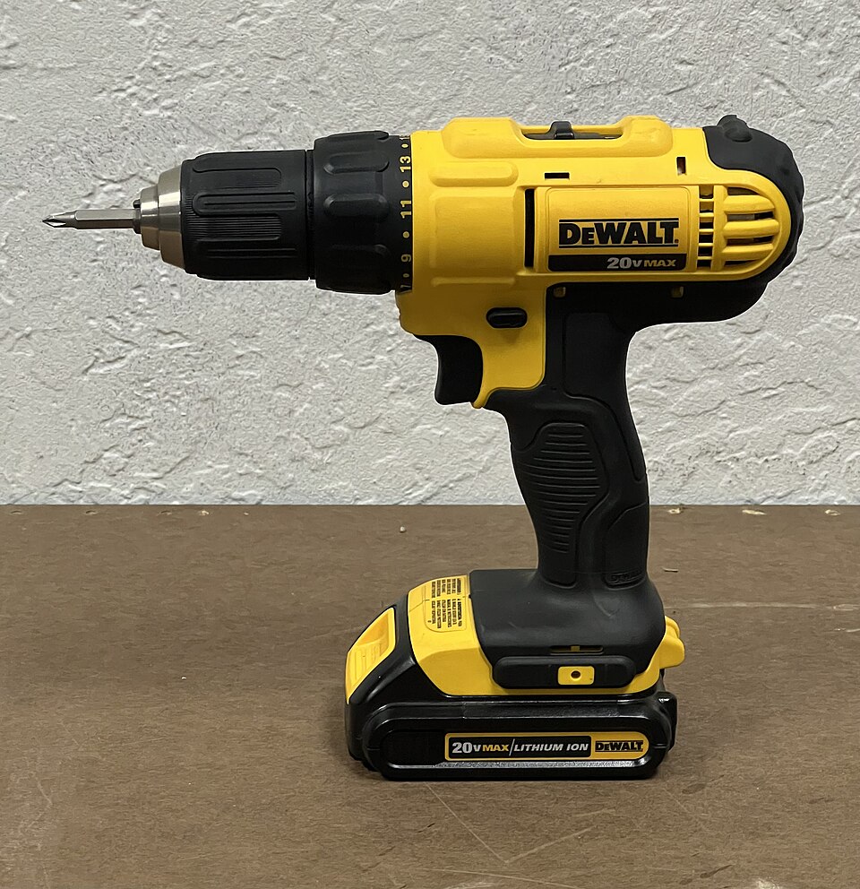 DeWalt DWD024 Rotary Drill 13mm 701W